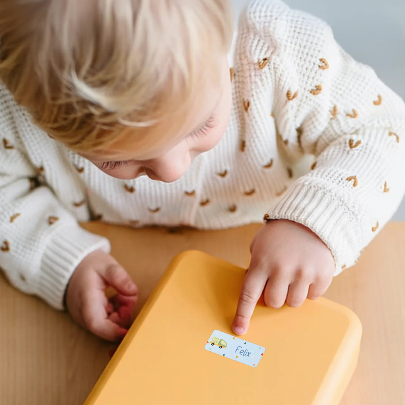 Personalisierte Namensaufkleber "Wunschmotiv" (Gratis)